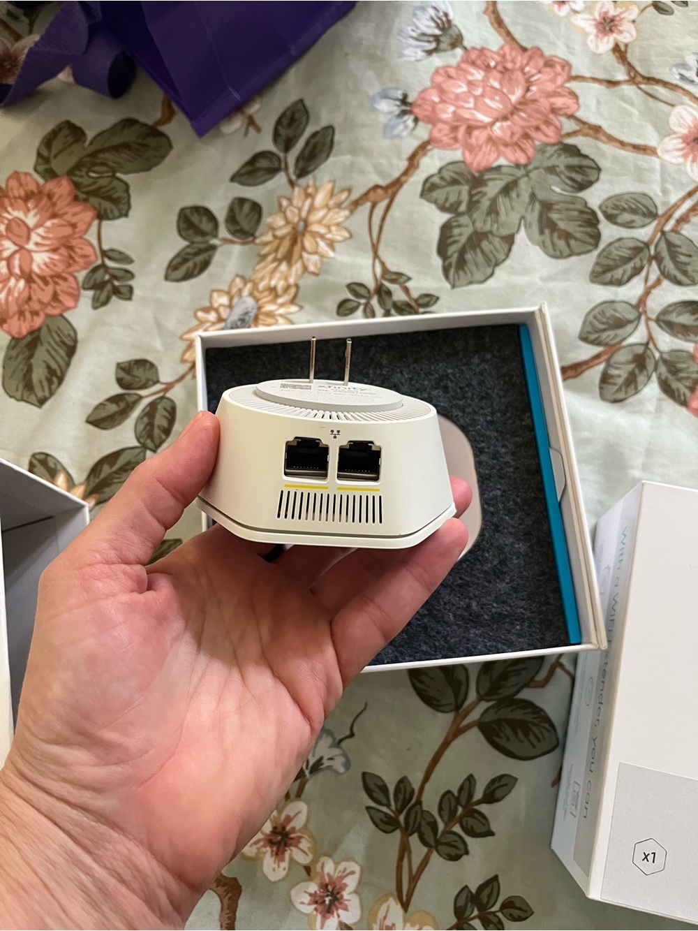 🌟Xfinity Plug In Wifi Extender With 2 ports (1 available) - Picture 4 of 7